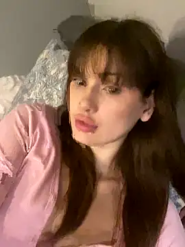 Snapshot of SoShyEmmyyy chatting on October 5, 2025, 6:39 pm SoShyEmmyyy online show from October 5, 2025, 6:39 pm