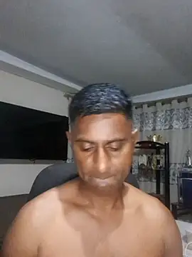 kingVibeX online show from October 31, 2025, 8:32 pm