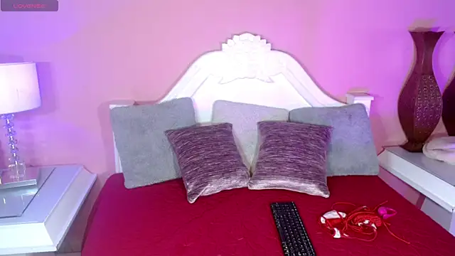 Snapshot of _IsabellaRousse chatting on November 20, 2025, 7:57 pm IsabellaRousse online show from November 20, 2025, 7:57 pm