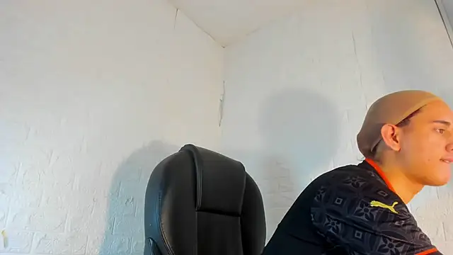 Snapshot of Marian_Cristal chatting on February 1, 2026, 12:31 am Marian Cristal online show from February 1, 2026, 12:31 am