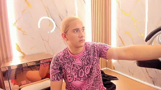 Snapshot of Marian_Cristal chatting on February 14, 2026, 1:57 am Marian Cristal online show from February 14, 2026, 1:57 am