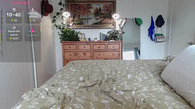 Snapshot of wutangwendy chatting on October 13, 2025, 9:59 pm wutangwendy online show from October 13, 2025, 9:59 pm