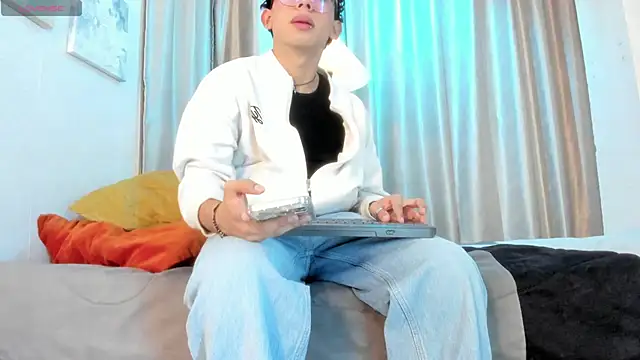 liam twiink online show from April 23, 2026, 7:49 pm