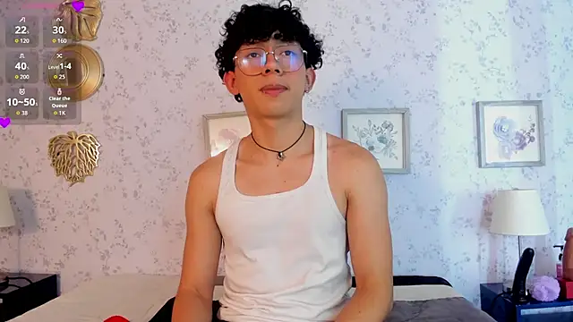 Snapshot of liam_twiink chatting on May 4, 2026, 7:43 pm liam twiink online show from May 4, 2026, 7:43 pm
