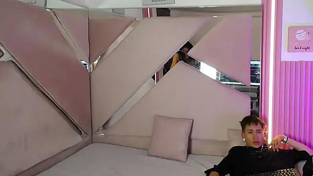 oblivionlove online show from October 6, 2025, 7:55 pm