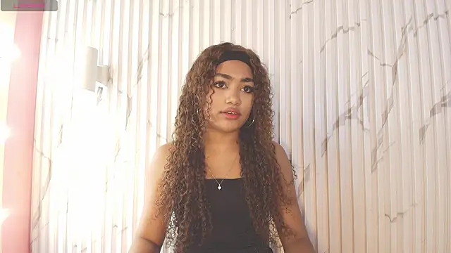 Snapshot of Missdionne_curly chatting on September 25, 2025, 11:47 am Missdionne curly online show from September 25, 2025, 11:47 am