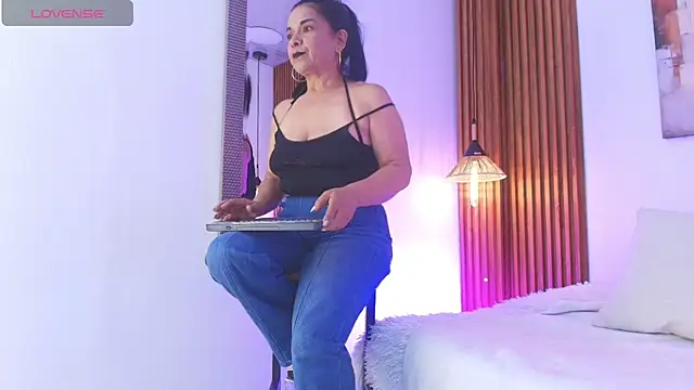 Snapshot of EvaGoddess_ chatting on May 8, 2026, 8:25 pm EvaGoddess online show from May 8, 2026, 8:25 pm