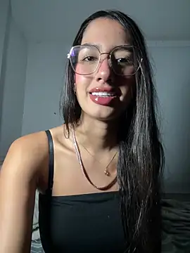 Snapshot of Julieta_Duque chatting on March 29, 2026, 4:01 am Julieta Duque online show from March 29, 2026, 4:01 am