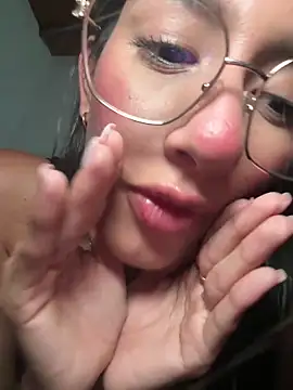 Snapshot of Julieta_Duque chatting on April 6, 2026, 3:48 am Julieta Duque online show from April 6, 2026, 3:48 am