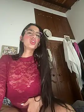 Snapshot of Julieta_Duque chatting on April 16, 2026, 2:56 am Julieta Duque online show from April 16, 2026, 2:56 am