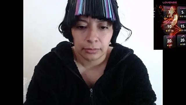 Acelinrose online show from November 21, 2025, 1:21 pm