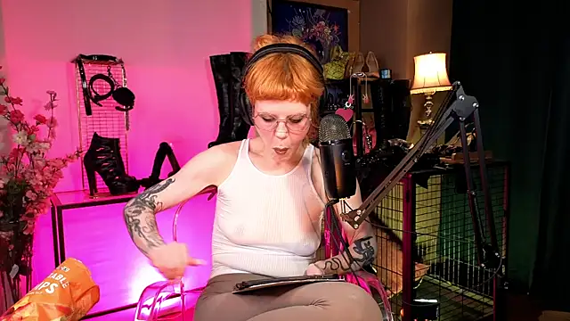tacodeluxxxe online show from May 6, 2026, 11:54 pm