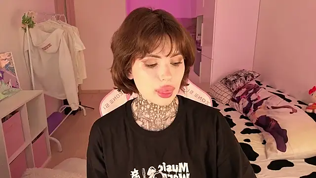 Eva Sonic online show from May 12, 2026, 3:03 am