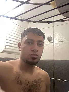 Snapshot of astoperaa chatting on December 17, 2025, 8:15 pm astoperaa online show from December 17, 2025, 8:15 pm