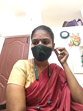 Snapshot of Tamil_Yalini12 chatting on May 6, 2026, 1:36 am Tamil Yalini12 online show from May 6, 2026, 1:36 am