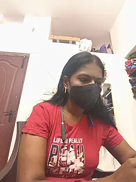 Snapshot of Tamil_Yalini12 chatting on May 18, 2026, 12:40 am Tamil Yalini12 online show from May 18, 2026, 12:40 am