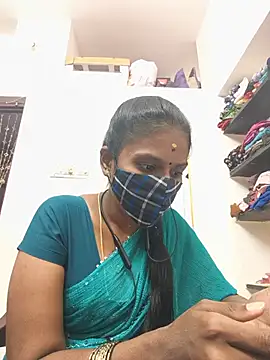 Snapshot of Tamil_Yalini12 chatting on July 7, 2026, 8:29 am Tamil Yalini12 online show from July 7, 2026, 8:29 am