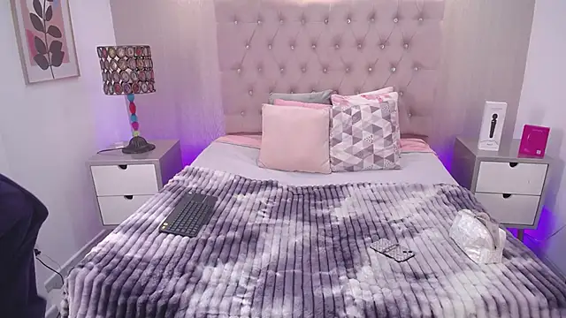 EmilyCley online show from December 5, 2025, 4:32 am