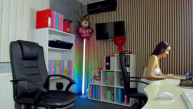 OfficeGirls online show from June 11, 2026, 12:32 am