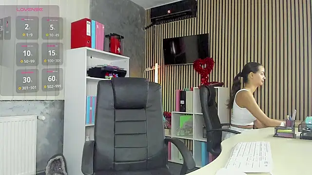 Snapshot of OfficeGirls chatting on July 19, 2026, 7:06 pm OfficeGirls online show from July 19, 2026, 7:06 pm