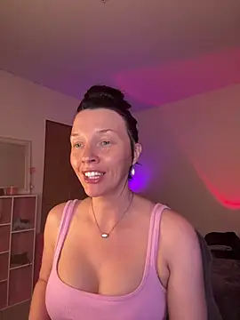 Snapshot of MaciiMayy chatting on August 4, 2026, 7:16 pm MaciiMayy online show from August 4, 2026, 7:16 pm