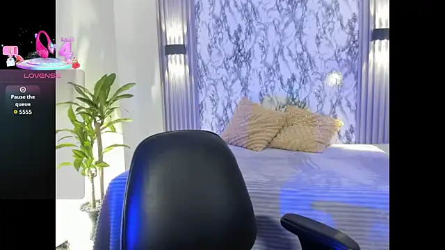 Snapshot of Dulcinea_2 chatting on October 25, 2025, 6:13 pm Dulcinea 2 online show from October 25, 2025, 6:13 pm