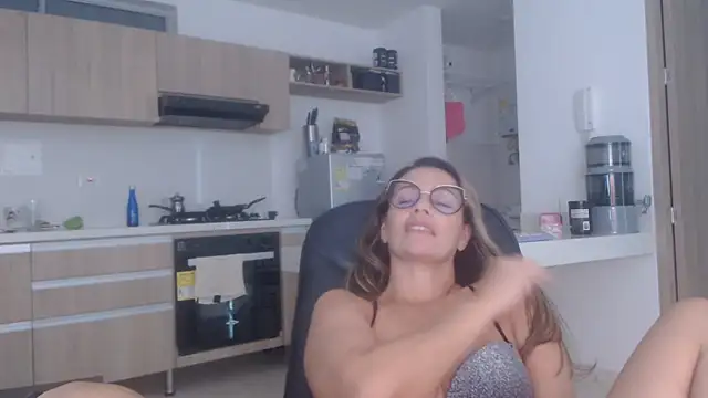 LovePaula online show from February 16, 2026, 12:45 pm