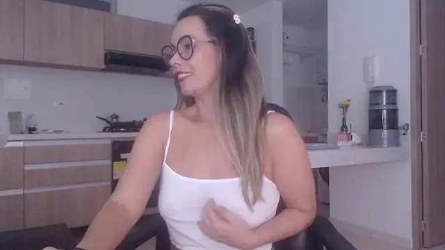 LovePaula online show from March 15, 2026, 11:11 pm