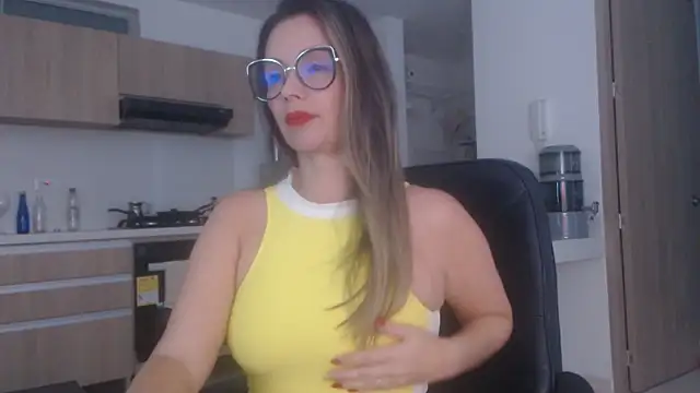 Snapshot of LovePaula chatting on June 2, 2026, 11:45 am LovePaula online show from June 2, 2026, 11:45 am
