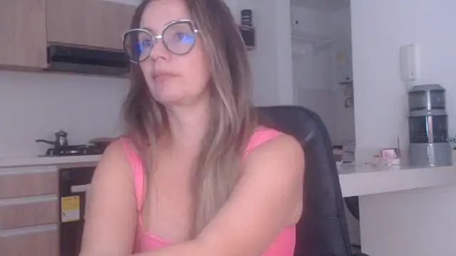 Snapshot of LovePaula chatting on June 26, 2026, 12:04 am LovePaula online show from June 26, 2026, 12:04 am