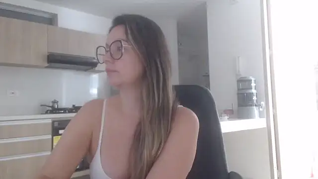 Snapshot of LovePaula chatting on June 26, 2026, 4:33 pm LovePaula online show from June 26, 2026, 4:33 pm