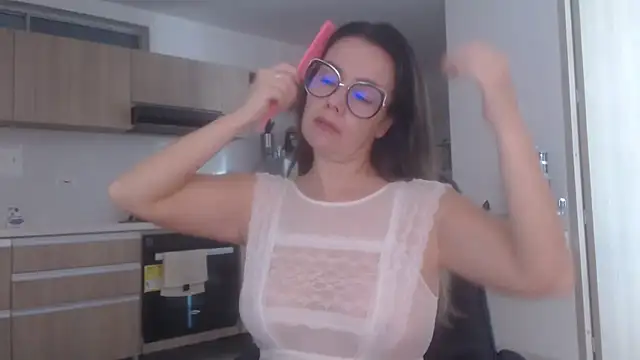 Snapshot of LovePaula chatting on July 17, 2026, 12:23 pm LovePaula online show from July 17, 2026, 12:23 pm