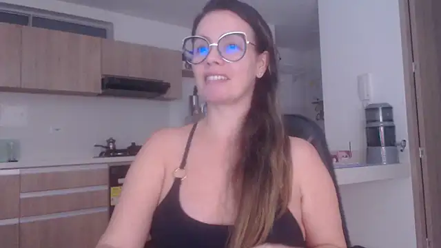 Snapshot of LovePaula chatting on July 25, 2026, 12:31 am LovePaula online show from July 25, 2026, 12:31 am