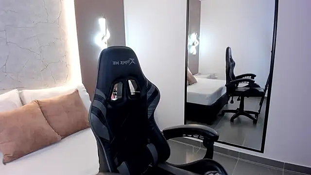 olivia willoow online show from March 8, 2026, 2:37 am