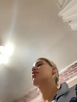 Giullyaxx online show from October 22, 2025, 5:24 pm