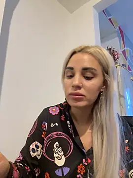 Giullyaxx online show from November 16, 2025, 11:05 am