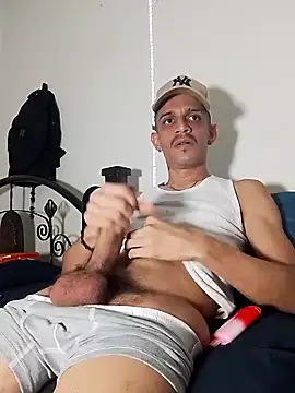LATINO27CM online show from May 2, 2026, 11:54 pm