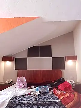 transreyna online show from February 1, 2025, 7:44 pm