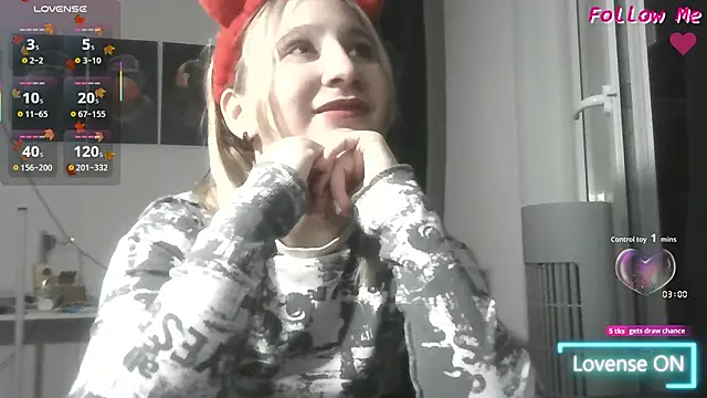 Snapshot of ChristinaFivePlus chatting on October 9, 2025, 5:22 pm ChristinaFivePlus online show from October 9, 2025, 5:22 pm