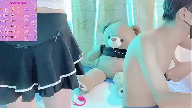 Snapshot of White-Lia chatting on October 1, 2025, 8:37 pm White-Lia online show from October 1, 2025, 8:37 pm