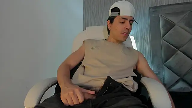 Snapshot of dylan_cross_ chatting on November 13, 2025, 11:31 am dylan cross online show from November 13, 2025, 11:31 am