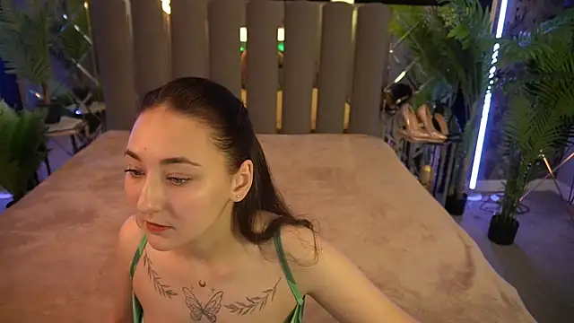 SashaDuvalle online show from October 4, 2025, 7:06 am