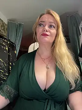 Snapshot of Sweet-blonde chatting on May 13, 2026, 9:22 pm Sweet-blonde online show from May 13, 2026, 9:22 pm