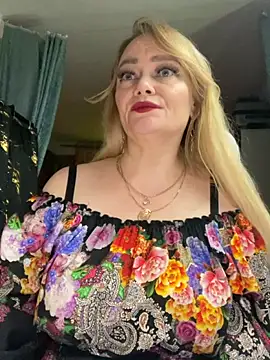 Snapshot of Sweet-blonde chatting on May 27, 2026, 9:56 pm Sweet-blonde online show from May 27, 2026, 9:56 pm