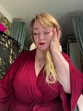Snapshot of Sweet-blonde chatting on June 11, 2026, 12:32 am Sweet-blonde online show from June 11, 2026, 12:32 am