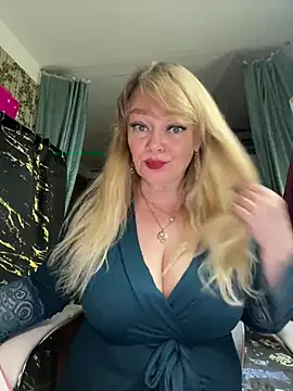 Snapshot of Sweet-blonde chatting on June 13, 2026, 10:18 pm Sweet-blonde online show from June 13, 2026, 10:18 pm