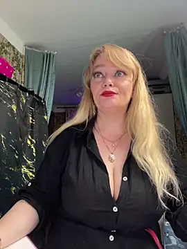 Snapshot of Sweet-blonde chatting on June 14, 2026, 10:12 pm Sweet-blonde online show from June 14, 2026, 10:12 pm