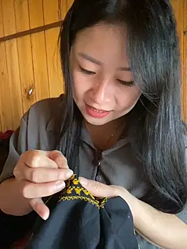 violet-00 online show from October 28, 2025, 12:58 am