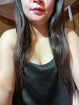 Snapshot of violet-00 chatting on May 15, 2026, 11:23 pm violet-00 online show from May 15, 2026, 11:23 pm
