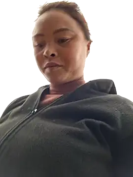 xuxulovezz online show from March 5, 2026, 9:49 am